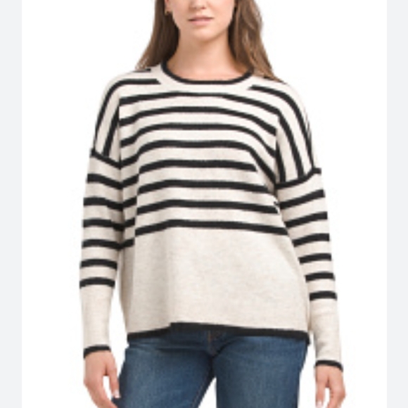 SOLD!!! NWT CeCe Sweater - Picture 1 of 6